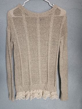 Women’s Lace-Hem Scoop Neck Sweater in Light Beige